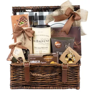 Zestaw Piknikowy Whisky 26 – Kosz Prezentowy z Whisky Balvenie i Ekskluzywnymi Słodyczami