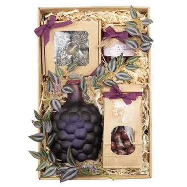Zestaw Konfitura i Wino 36 – Nastrojowy Prezent z Winem Jeżynowym i Słodkimi Dodatkami