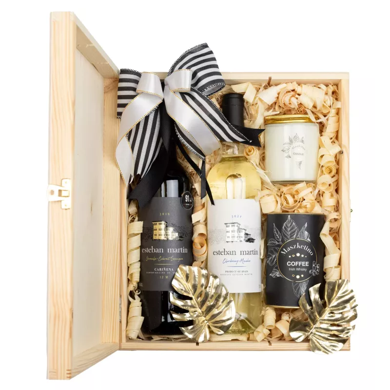 Zestaw Wina i Świeca 40 – Drewniana Skrzynka z Winem Esteban Martin, Kawą i Świecą
