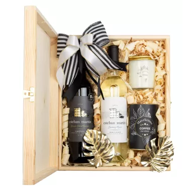 Zestaw Wina i Świeca 40 – Drewniana Skrzynka z Winem Esteban Martin, Kawą i Świecą